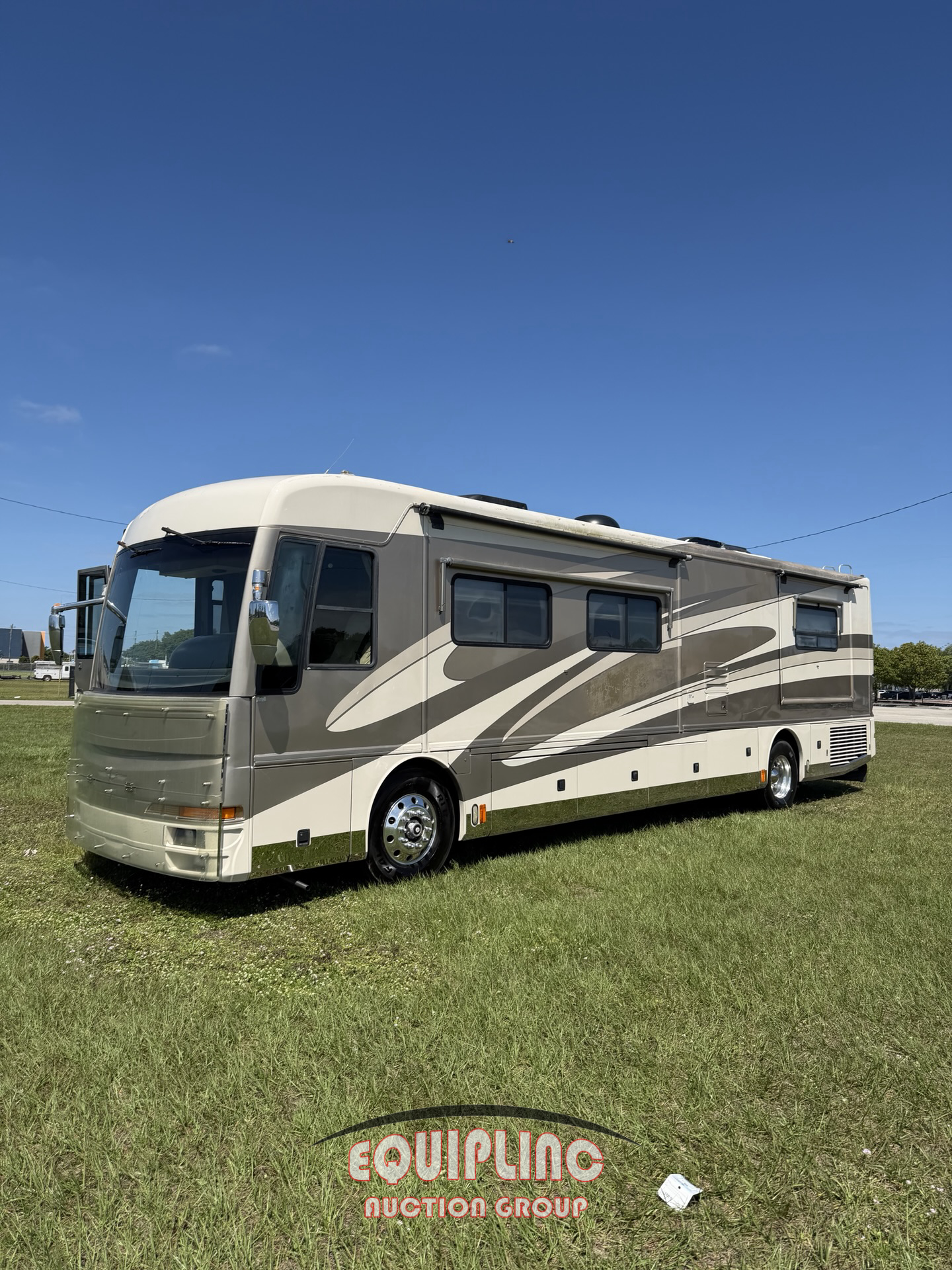 2005 FLEETWOOD AMERICAN S/A MOTOR COACH