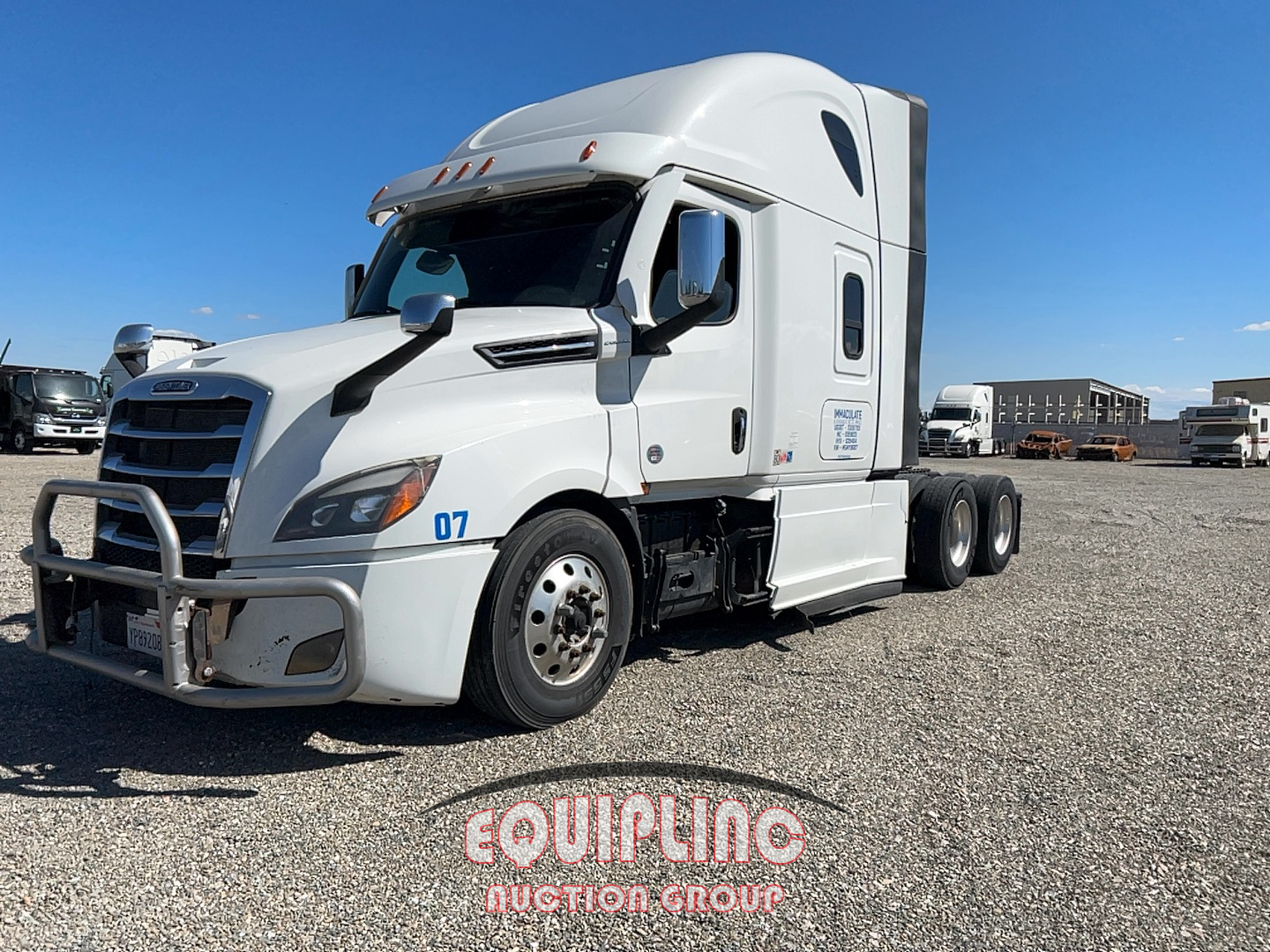 2021 Freightliner CASCADIA 6X4 T/A SLEEPER TRUCK