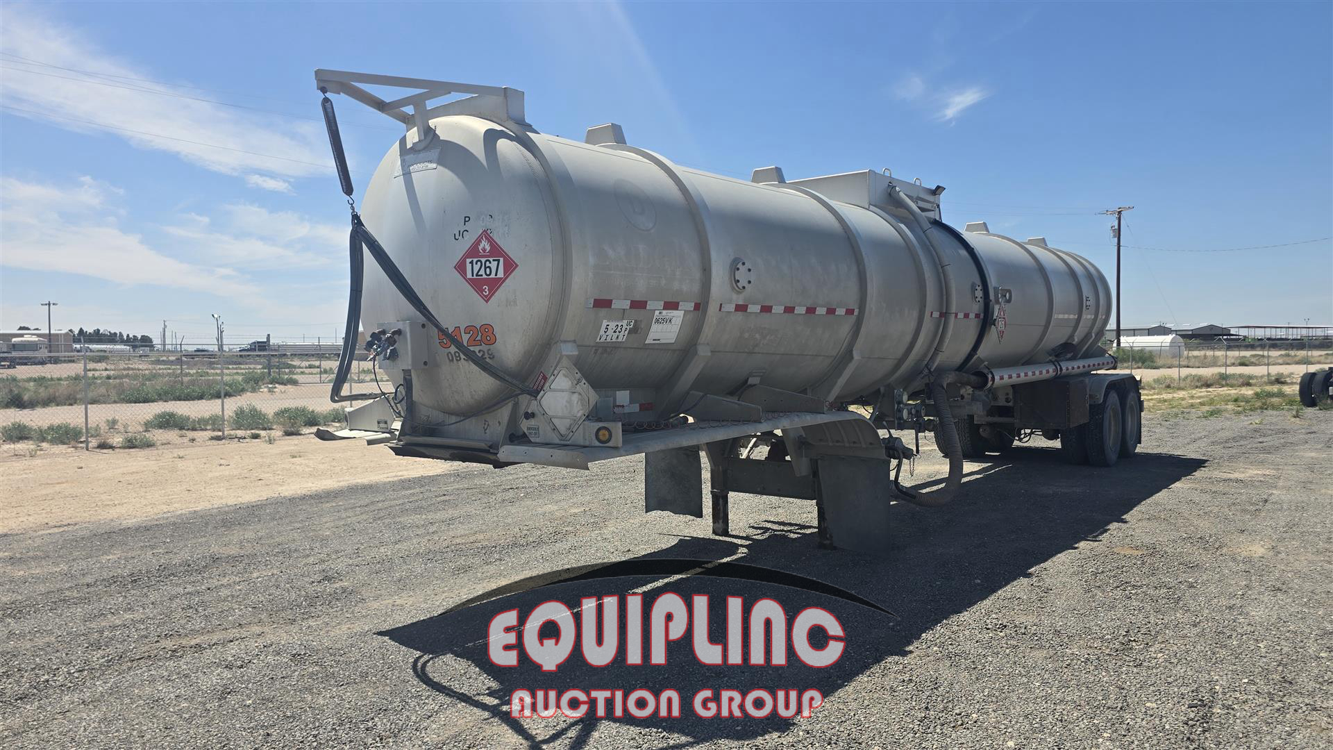 2011 DRAGON TANKER  T/A 44FT TRAILER