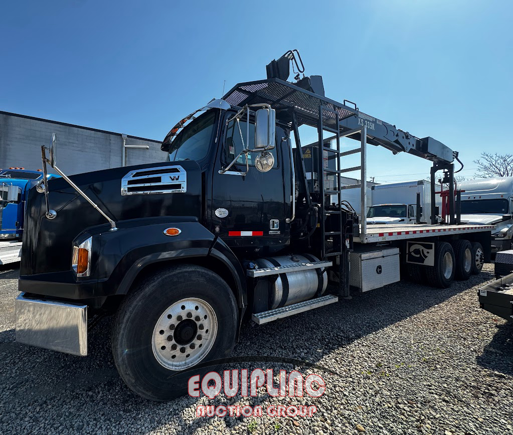 2017 Western Star 4700 TRI/A FLATBED W/ CRANE TR