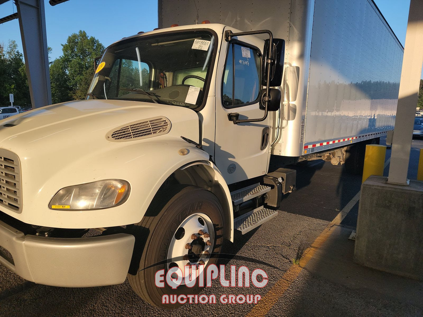 2019 Freightliner M2 4X2 S/A 28FT NON CDL BOX TR