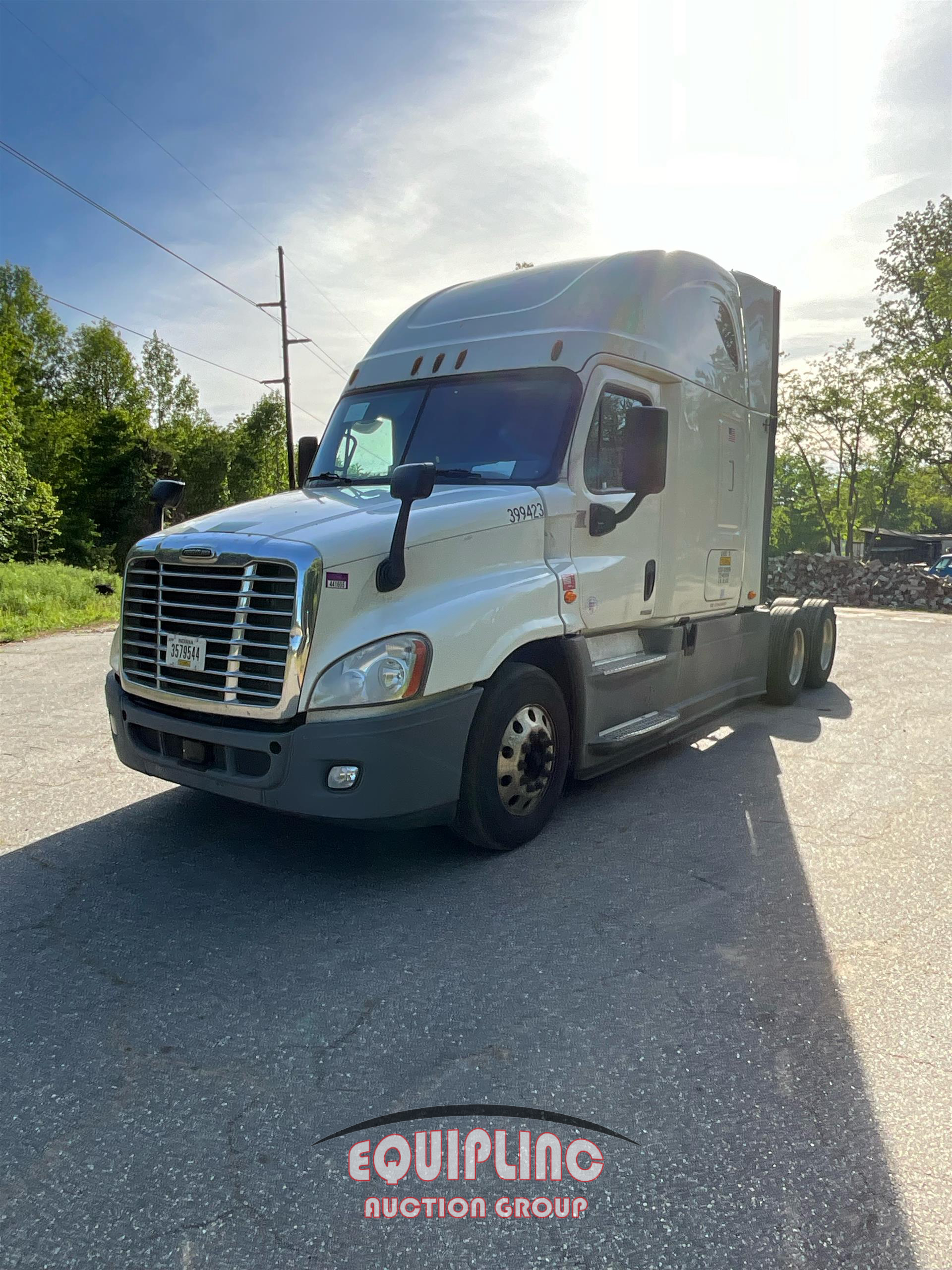 2018 Freightliner CASCADIA 6X4 T/A SLEEPER TRUCK