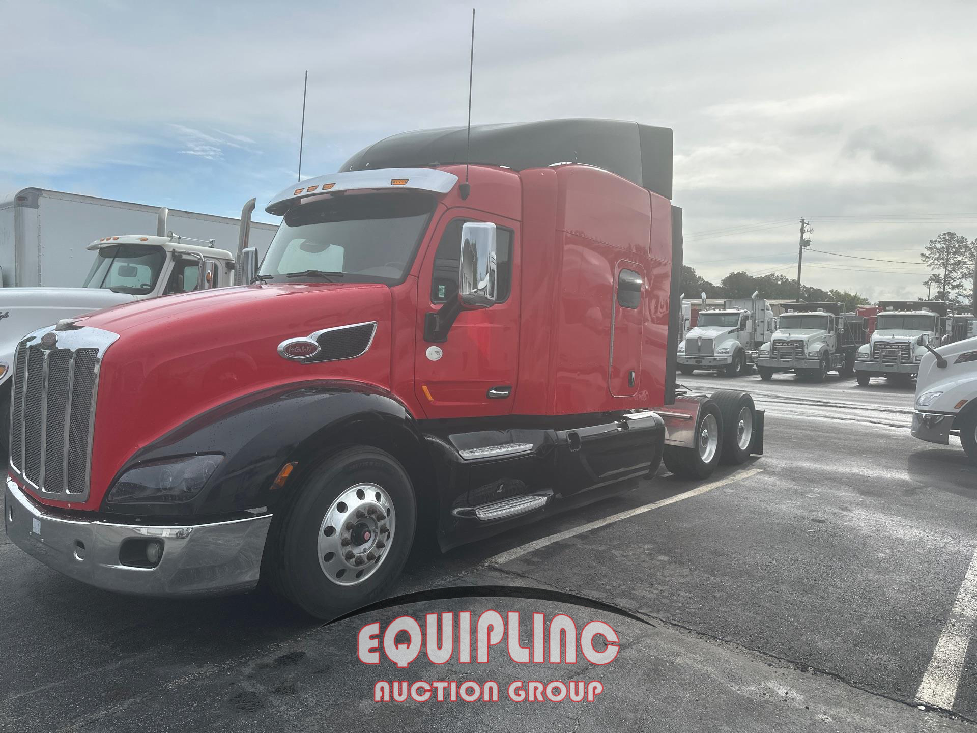 2015 Peterbilt 579 6X4 T/A SLEEPER TRUCK TRAC