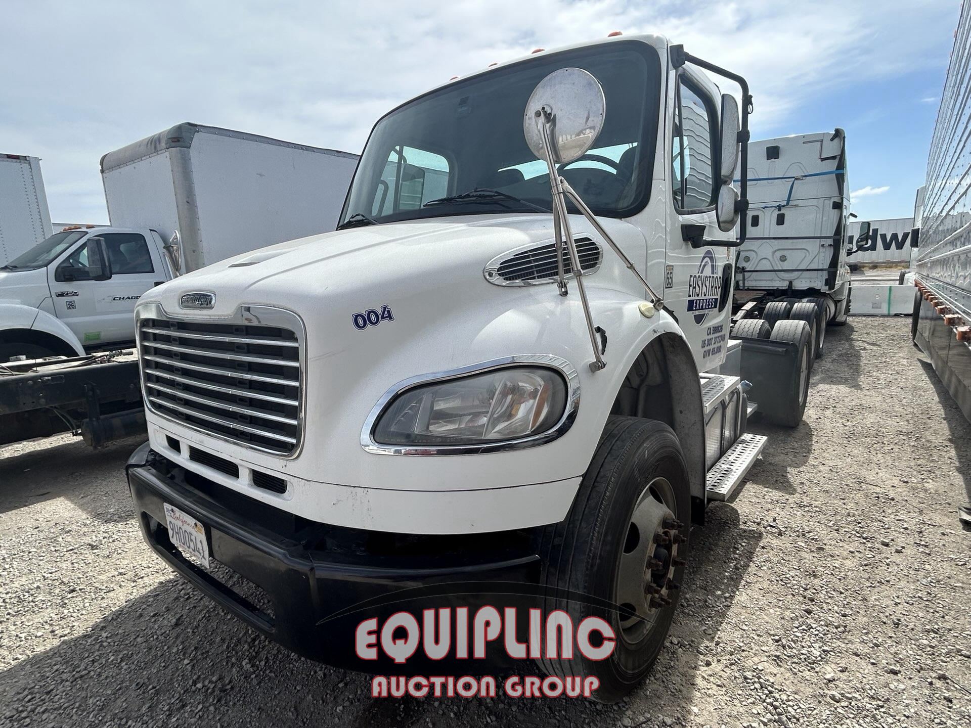 2015 Freightliner M2 4X2 S/A DAY CAB TRUCK