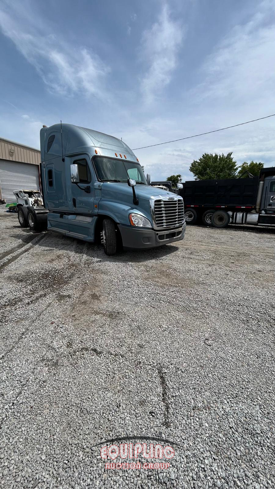 2012 Freightliner CASCADIA 6X4 T/A SLEEPER TRUCK