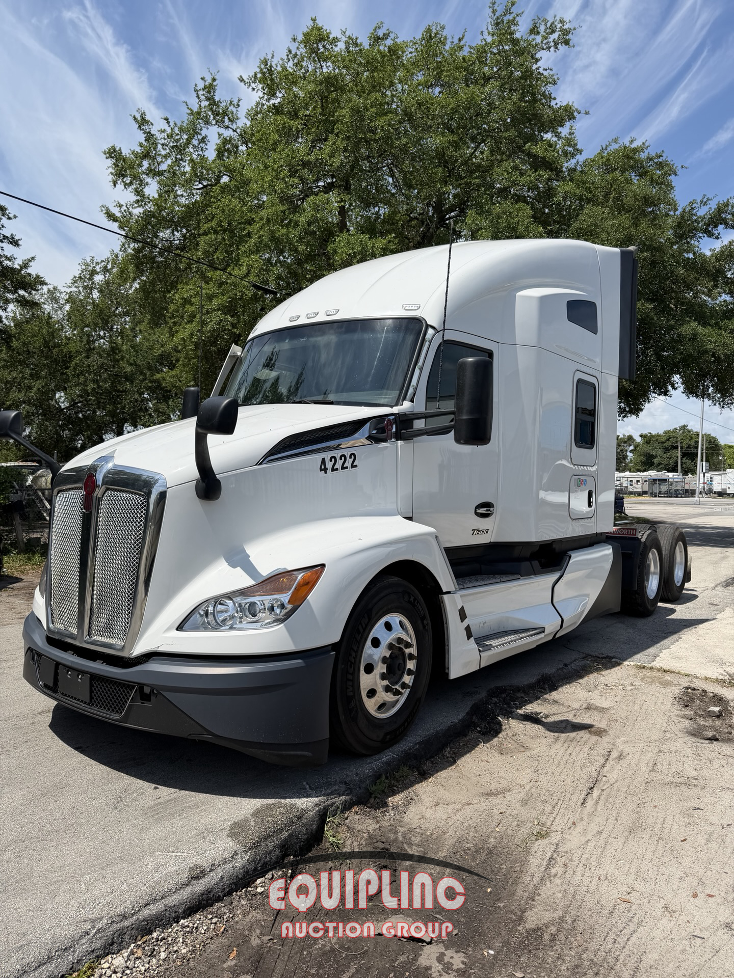 2023 Kenworth T680 6X4 T/A SLEEPER TRUCK TRA