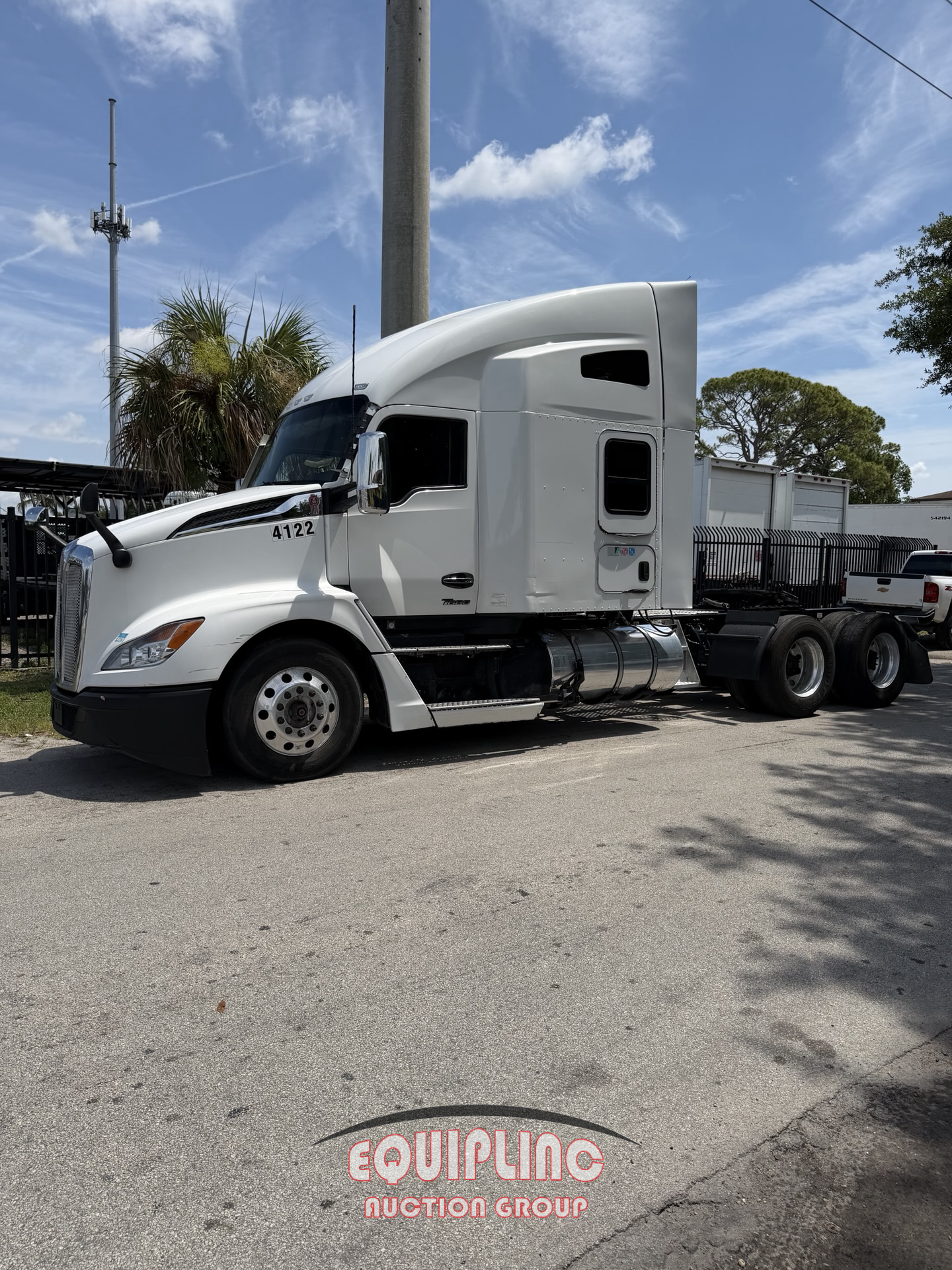 2023 Kenworth T680 6X4 T/A SLEEPER TRUCK TRA