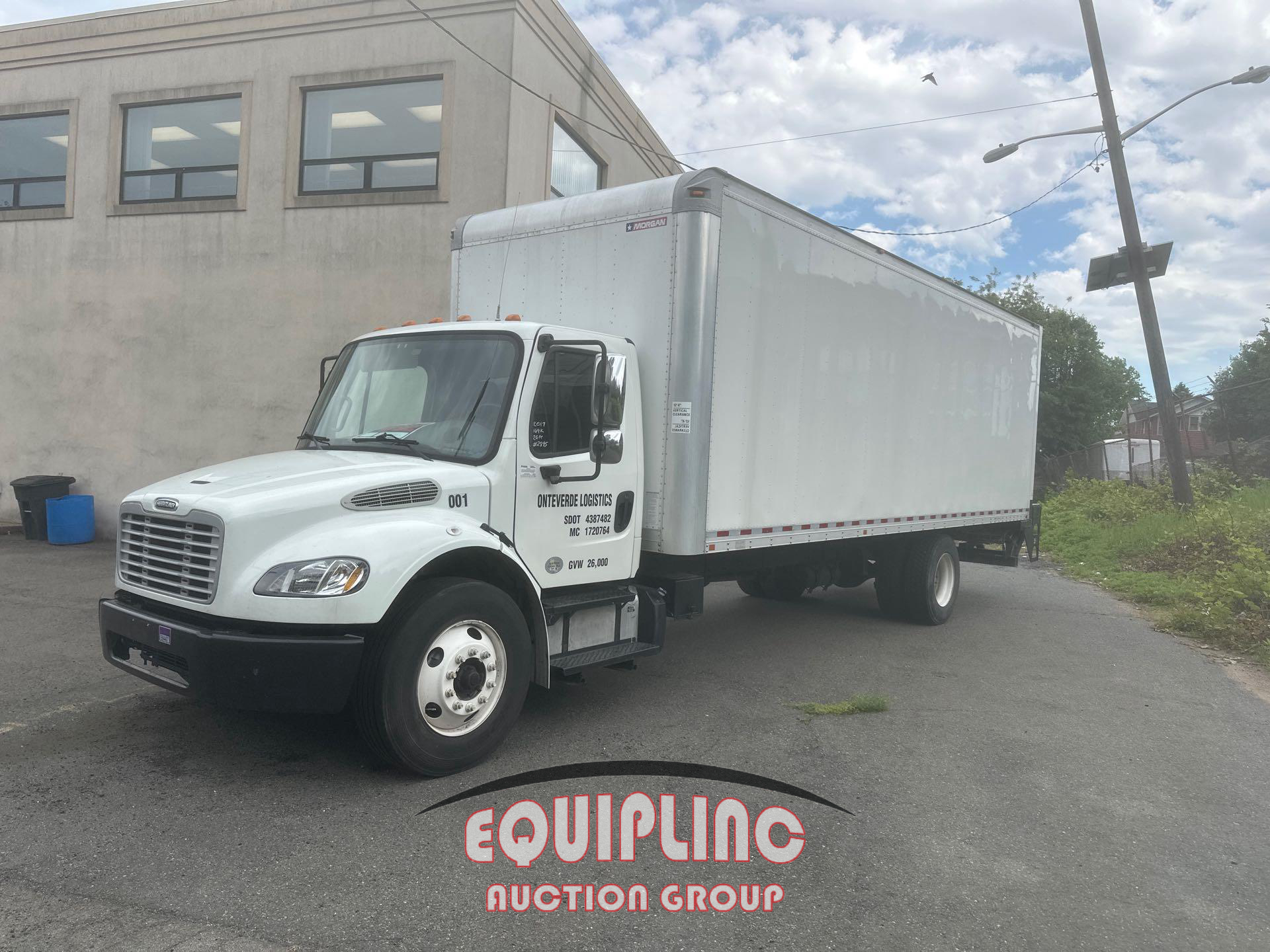2017 Freightliner M2 4X2 S/A 26FT NON CDL BOX TR