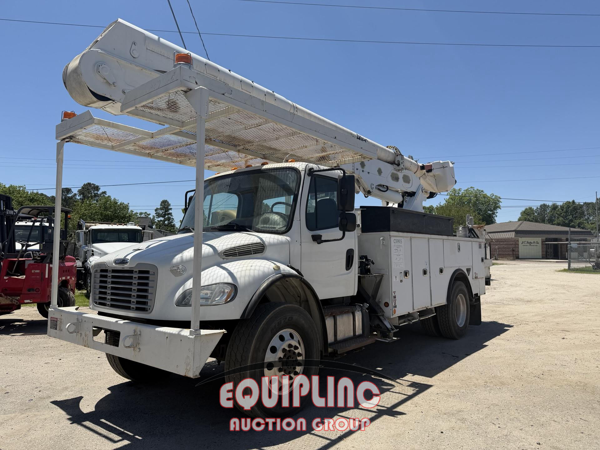2015 Freightliner M2 4X4 BUCKET TRUCK