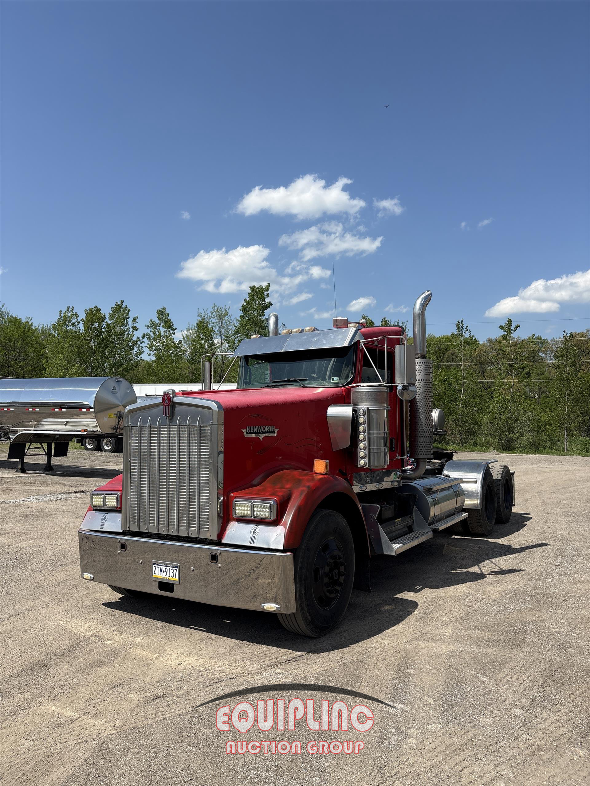 2007 Kenworth W900L 6X4 T/A DAY CAB TRUCK