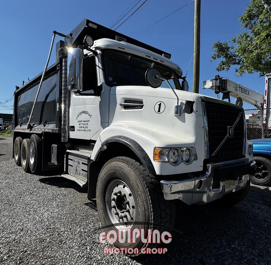 2020 Volvo VHD TRI/A DUMP TRUCK