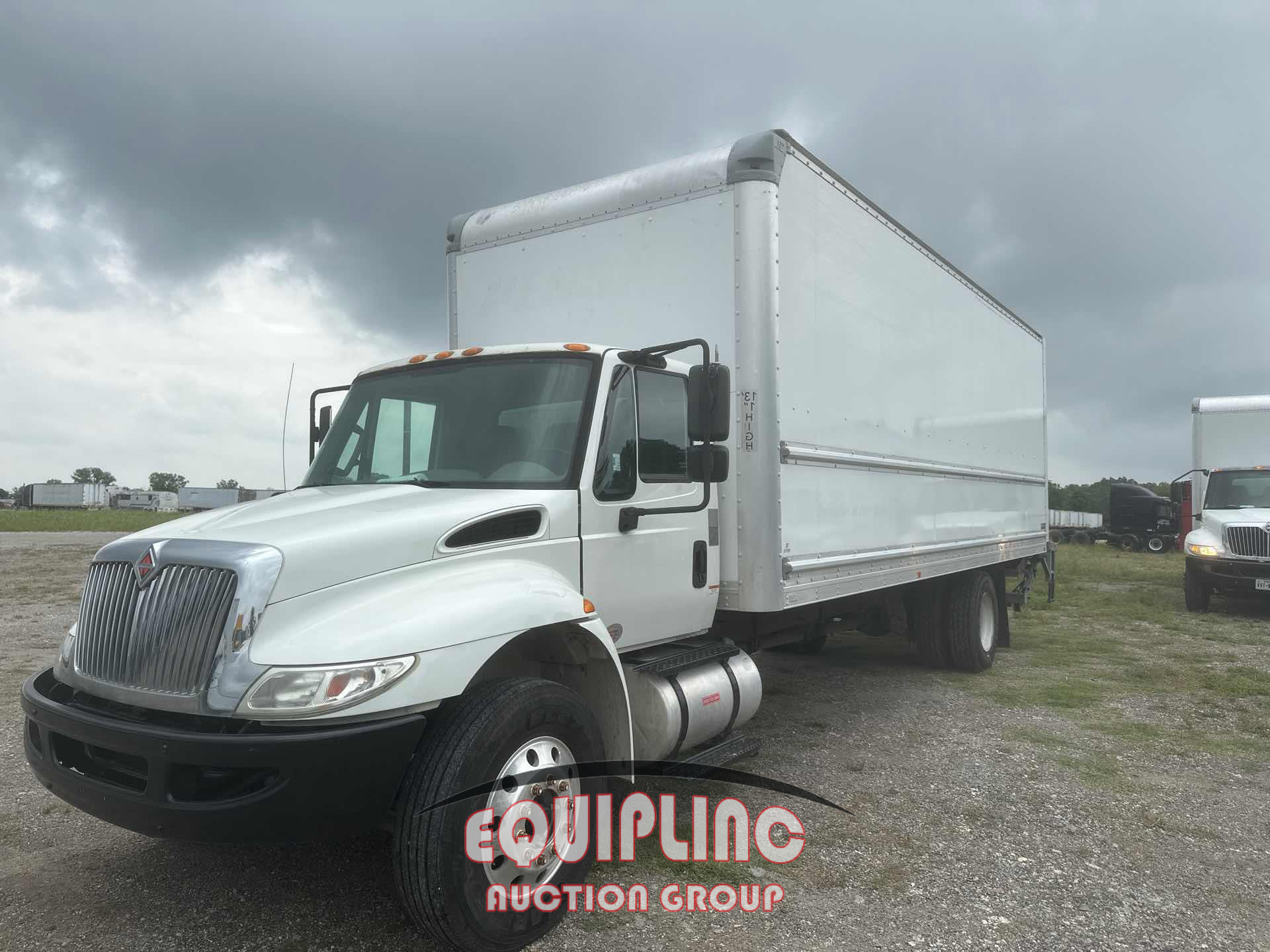 2018 International 4300 4X2 S/A 26FT NON CDL BOX 