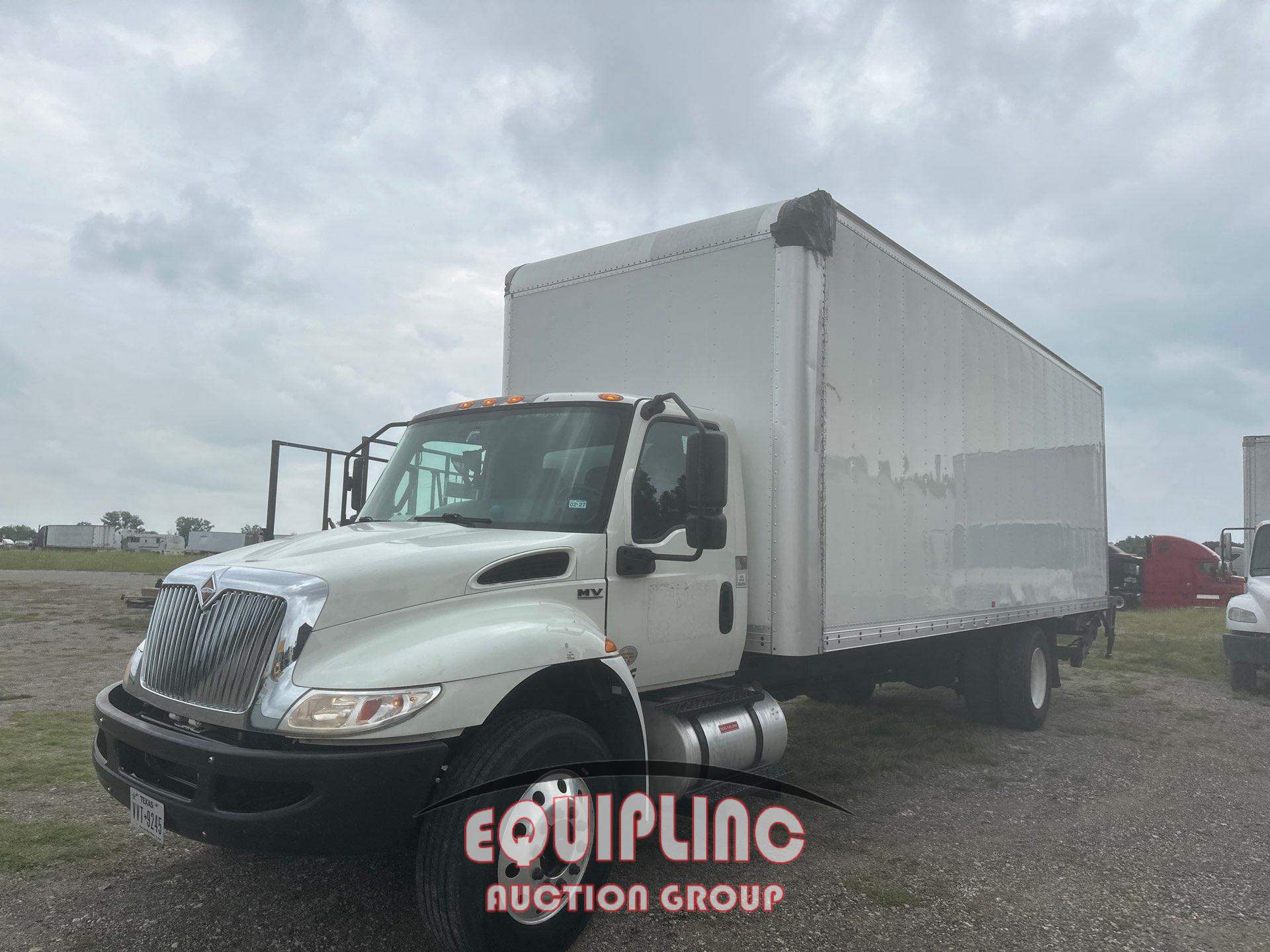 2020 International MV607 4X2 SA 26FT NON CDL BOX 