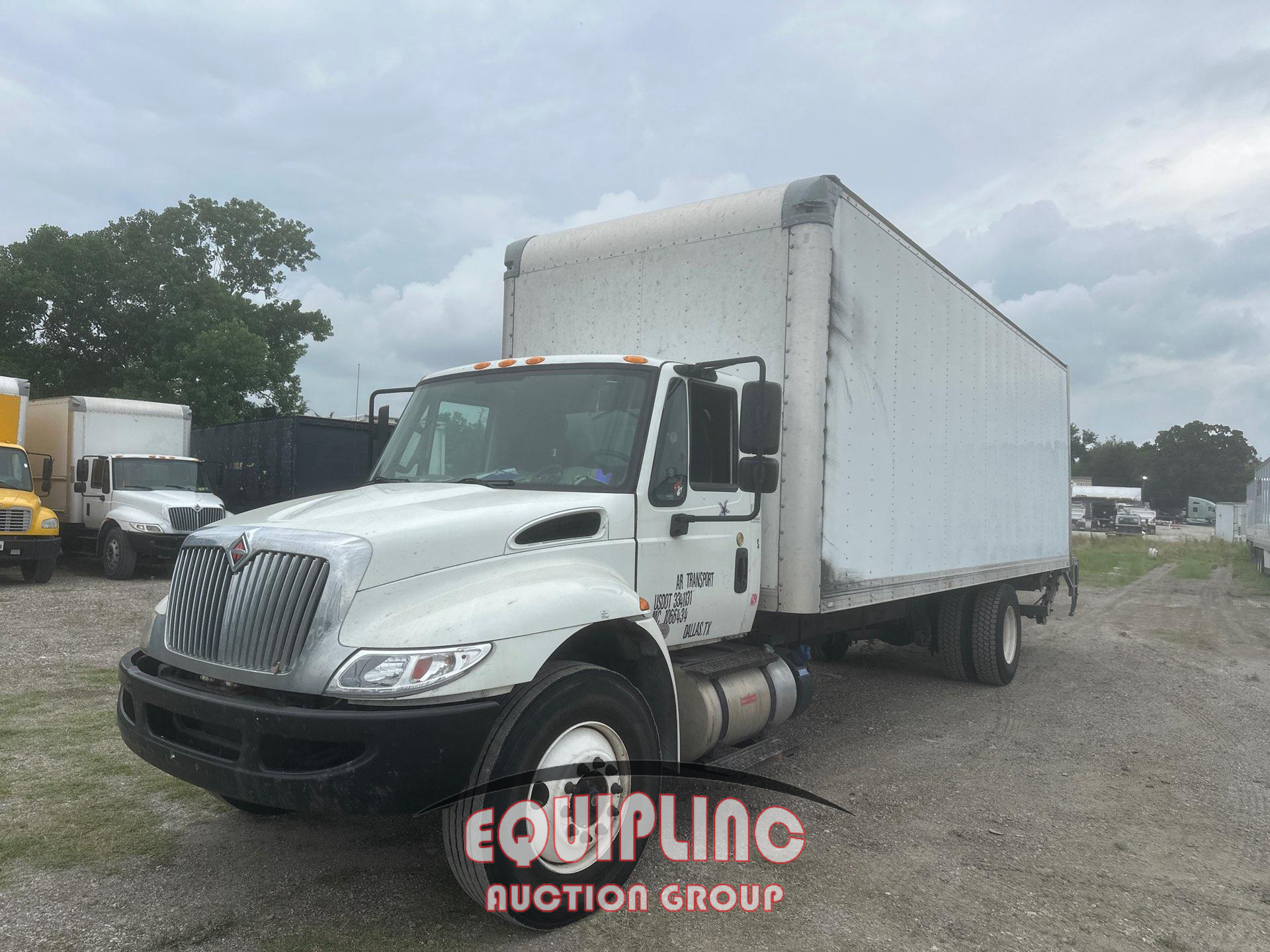 2018 International 4300 4X2 S/A 26FT NON CDL BOX 