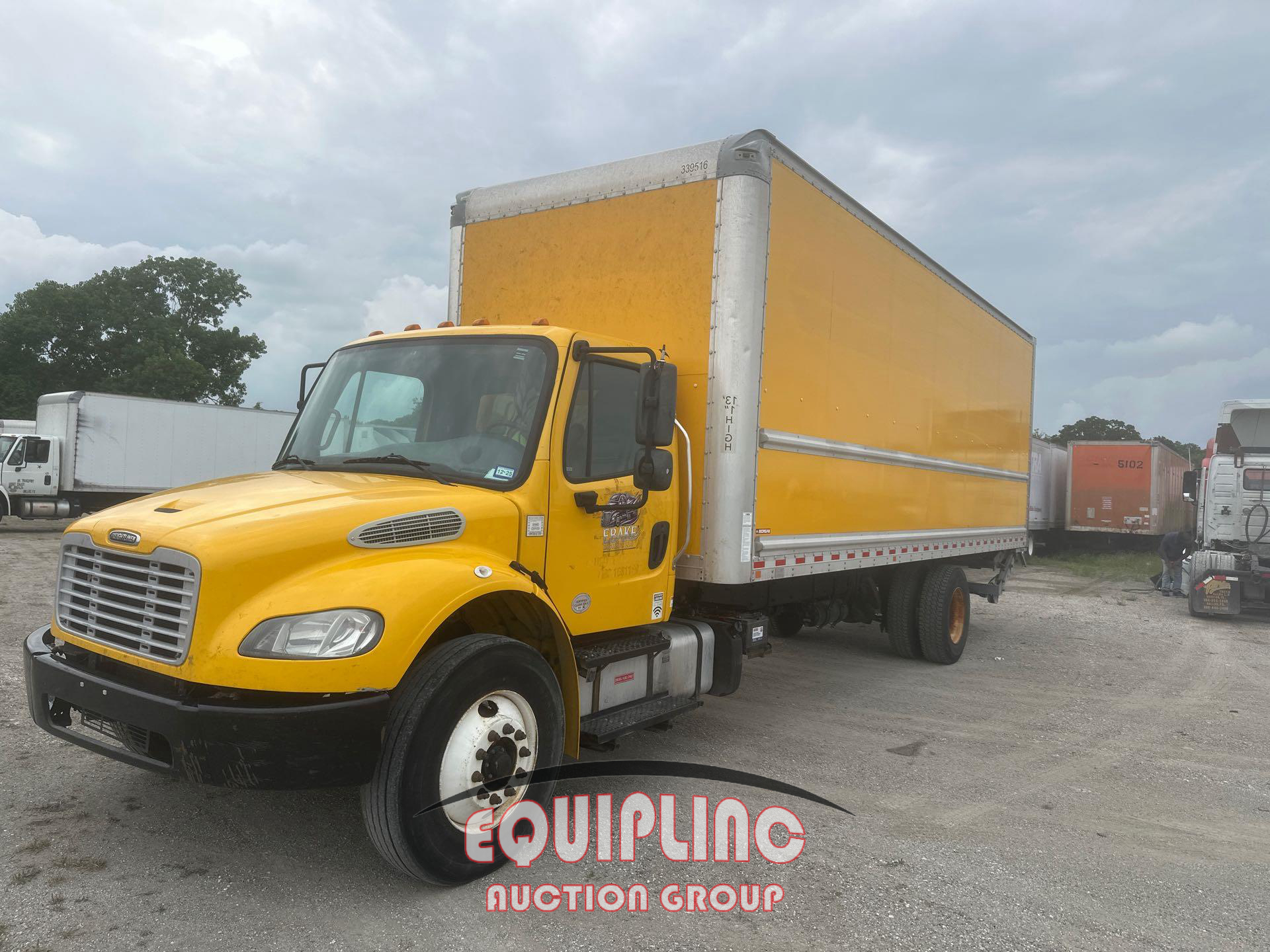 2020 Freightliner M2 4X2 S/A 26FT NON CDL BOX TR