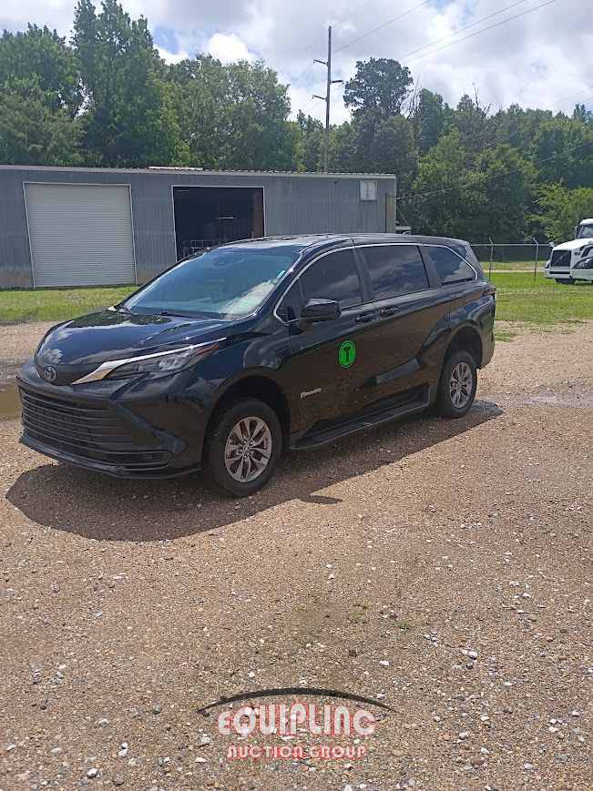 2024 TOYOTA SIENNA