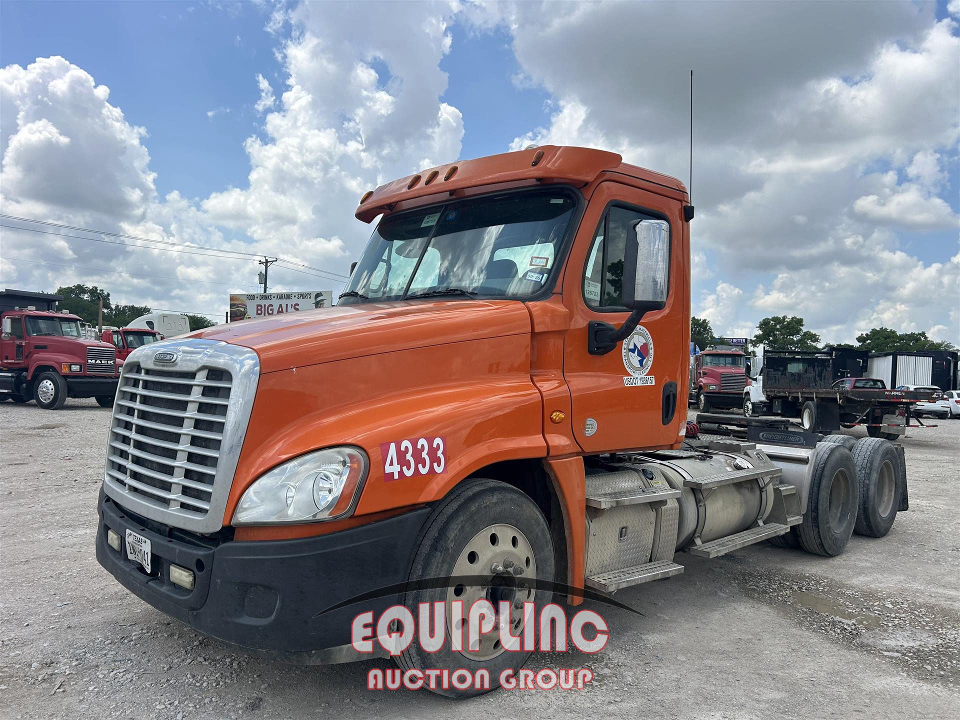 2016 Freightliner CASCADIA 6X4 T/A DAY CAB TRUCK