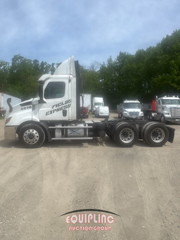2019 Freightliner CASCADIA 6X4 T/A DAY CAB TRUCK
