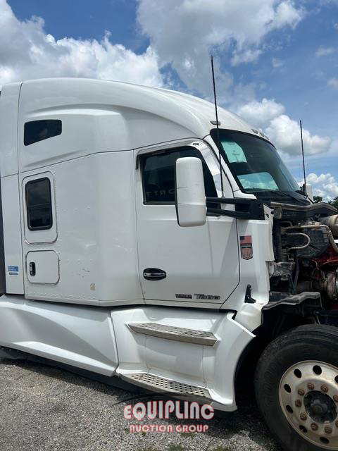 2018 Kenworth T680 6X4 T/A SLEEPER TRUCK TRA