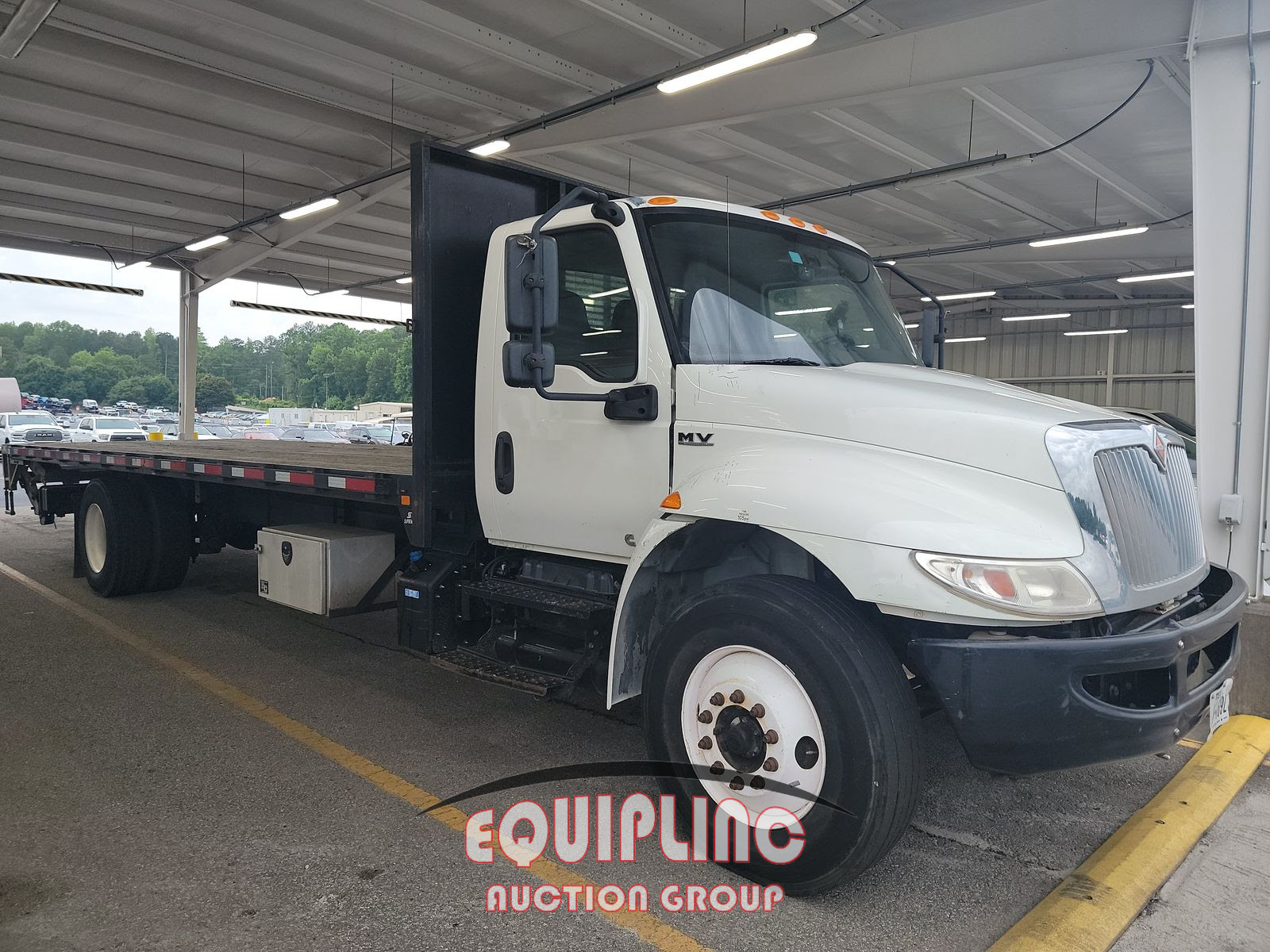 2020 International MV607 4X2 S/A FLATBED TRUCK