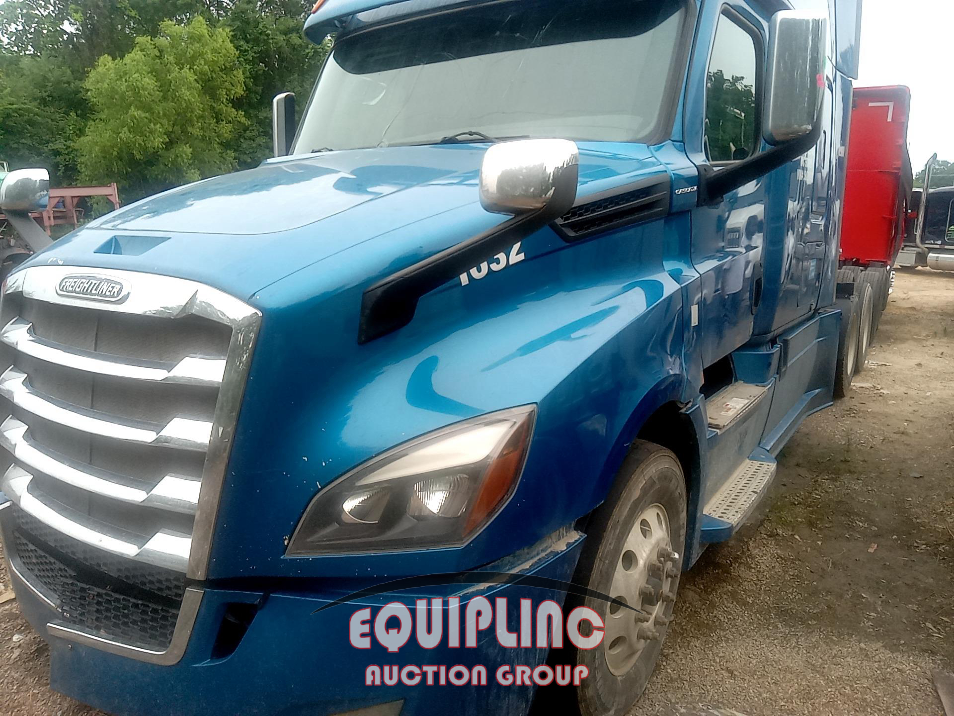 2018 Freightliner CASCADIA 6X4 T/A SLEEPER TRUCK