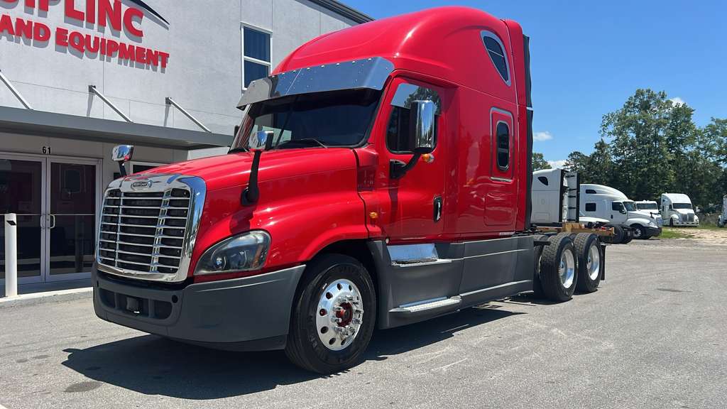2016 Freightliner CASCADIA 125 6X4 T/A SLEEPER T