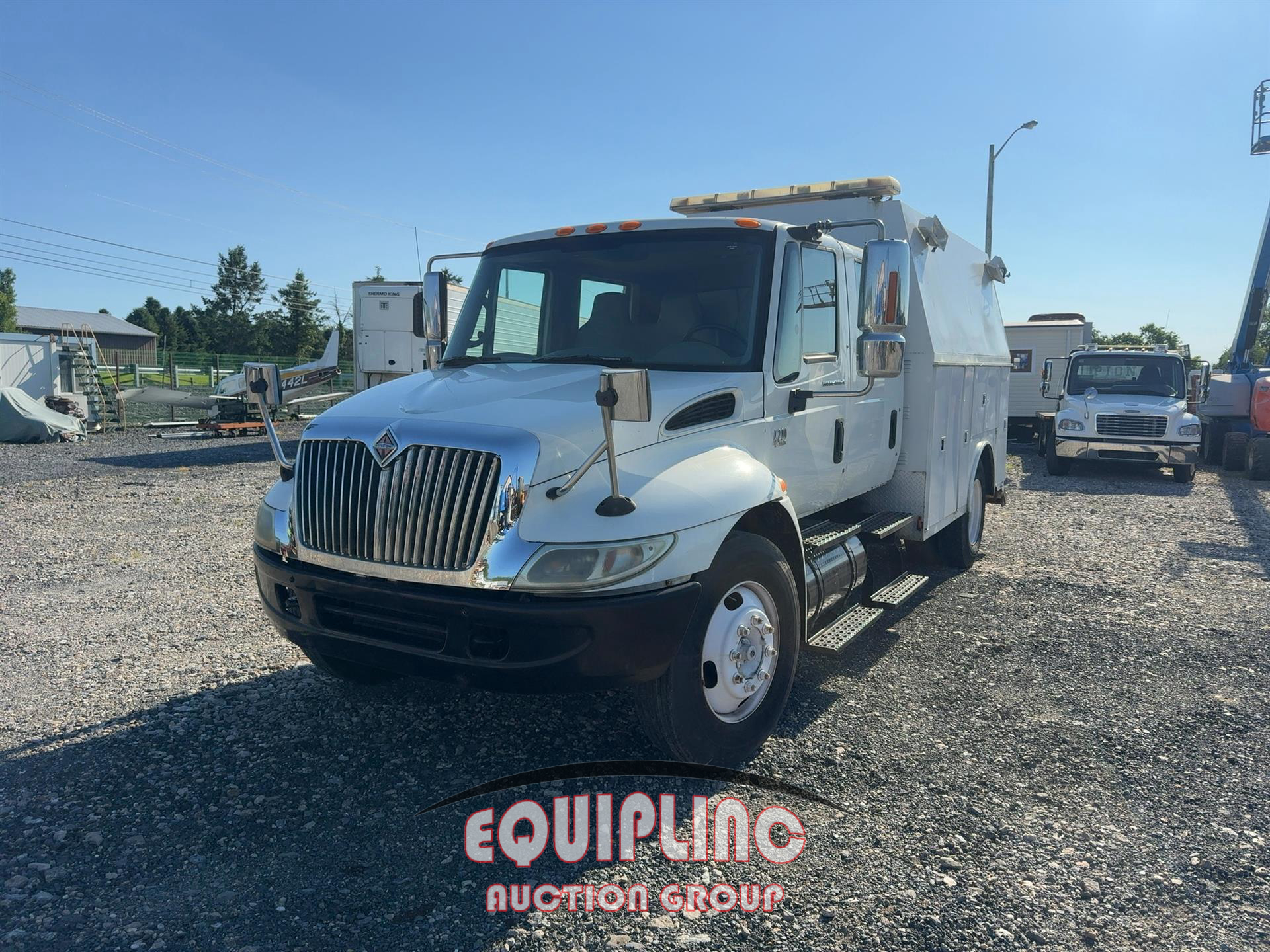 2007 International 4200 4X2 S/A UTILITY TRUCK