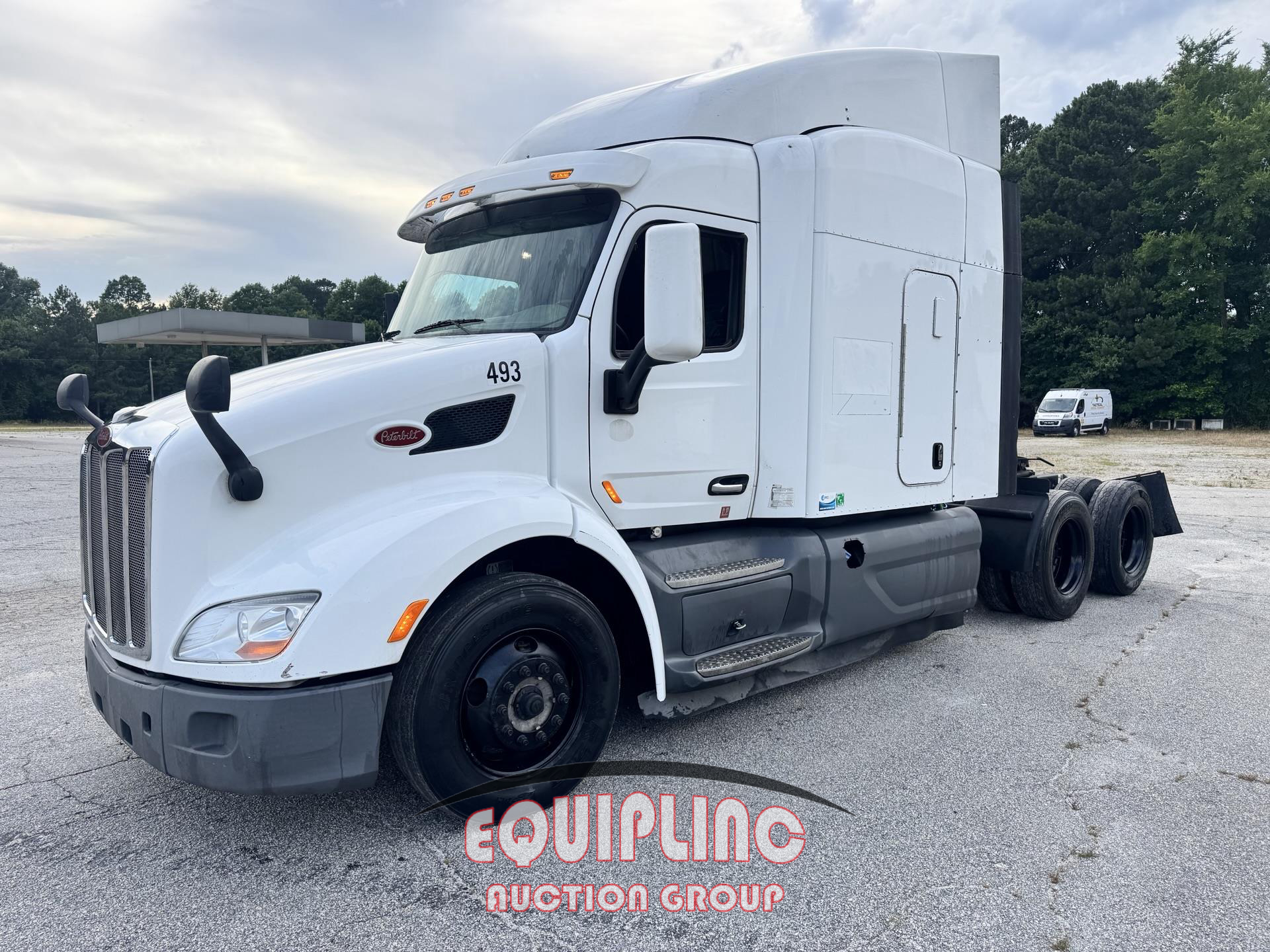 2018 Peterbilt 579 6X4 T/A MID ROOF SLEEPER T