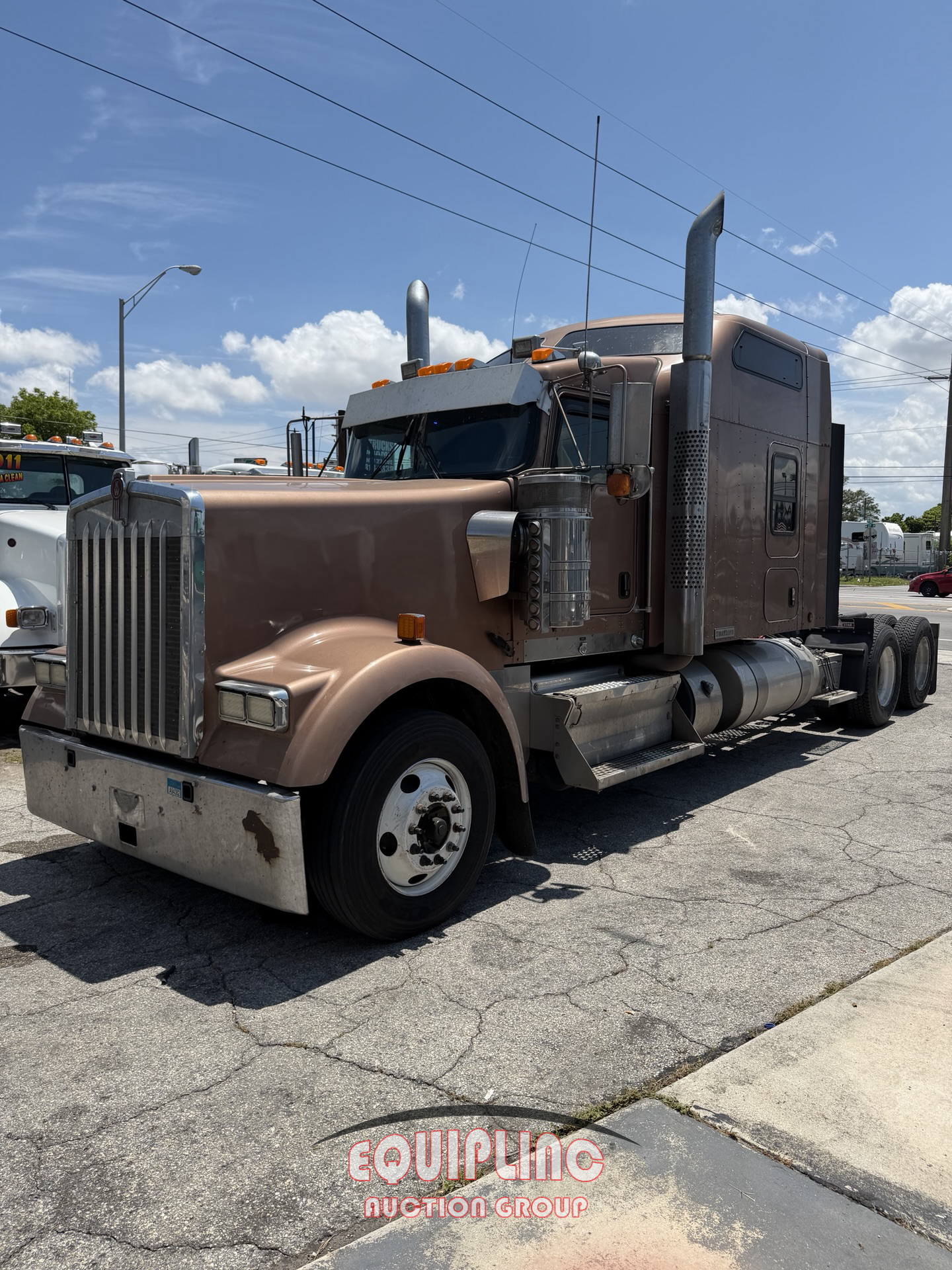 2019 Kenworth W900 6X4 T/A SLEEPER TRUCK TRA
