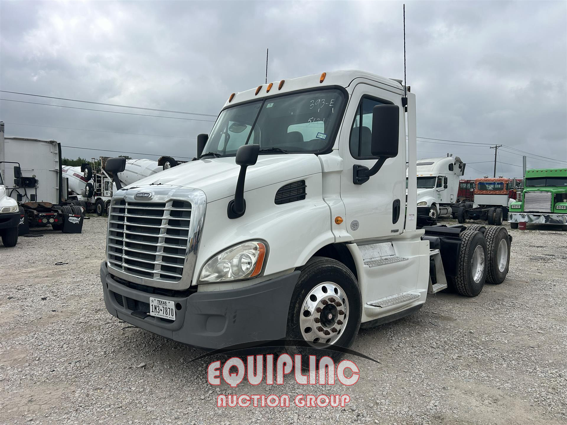 2015 Freightliner CASCADIA 6X4 T/A DAY CAB TRUCK