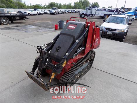 2024 TORO DINGO TX700 COMPACT STAND ON T