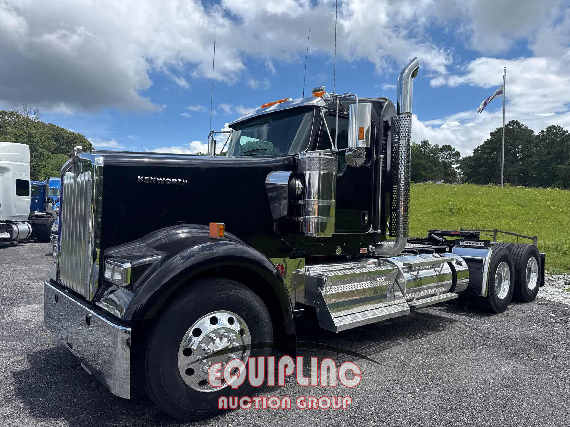 2024 Kenworth W900 6X4 T/A DAY CAB TRUCK TRA