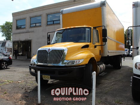 2018 International 4300 4X2 S/A 26FT NON CDL BOX 