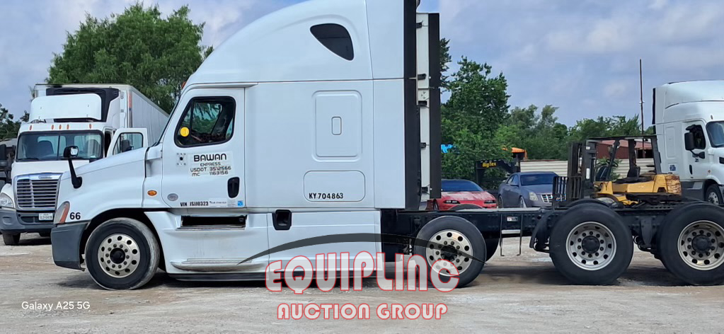 2018 Freightliner CASCADIA TRI/A SLEEPER TRUCK