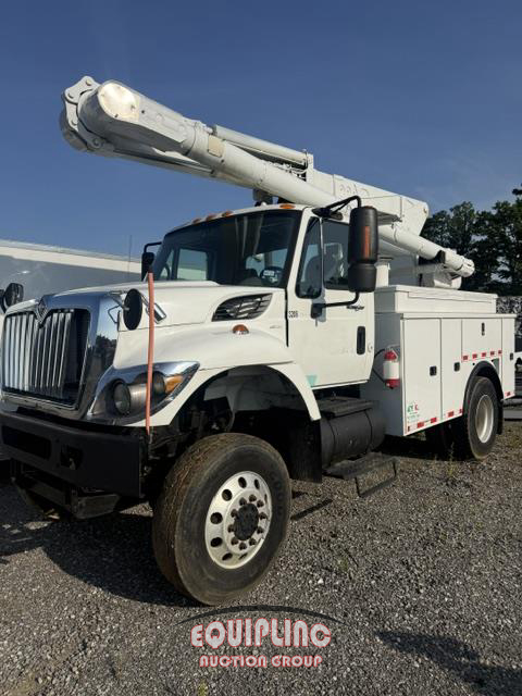 2011 International 7300 4X2 S/A BUCKET TRUCK