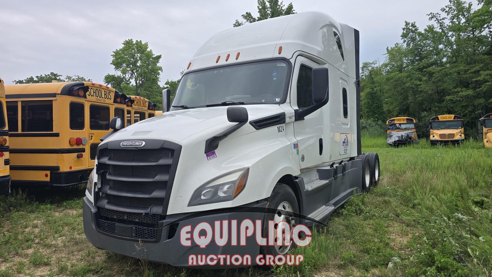 2020 Freightliner CASCADIA 6X4 T/A SLEEPER TRUCK