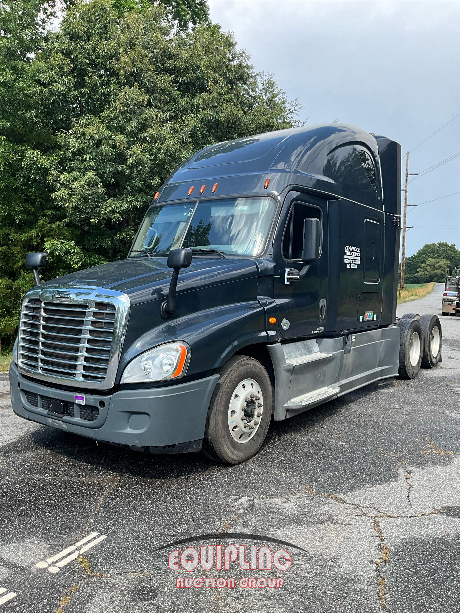 2018 Freightliner CASCADIA 6X4 T/A SLEEPER TRUCK