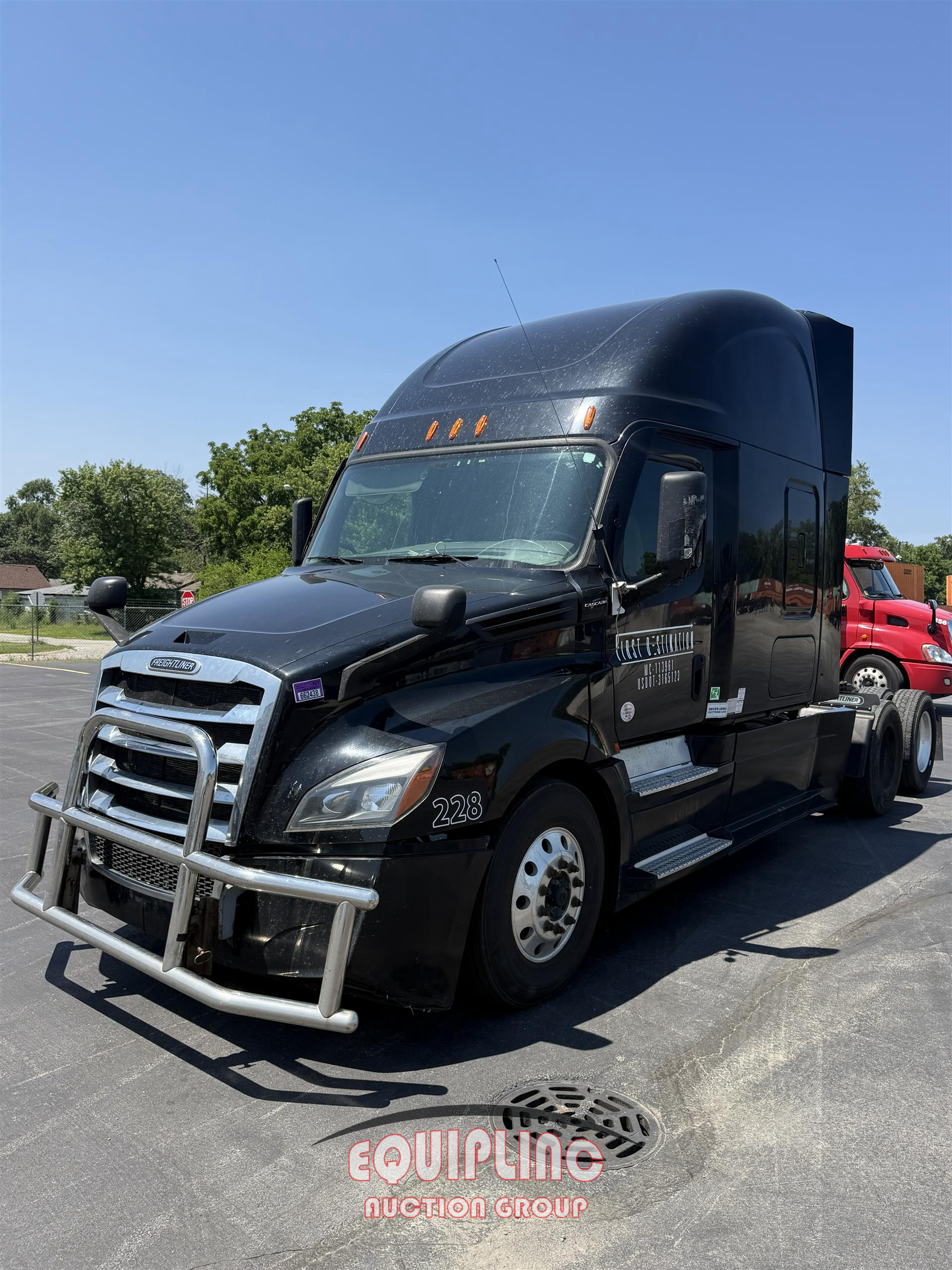 2022 Freightliner CASCADIA 6X4 T/A SLEEPER TRUCK
