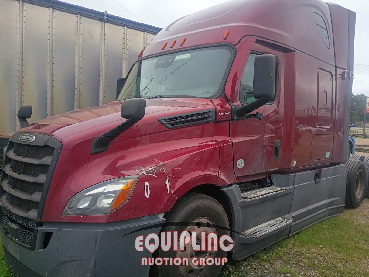 2021 Freightliner CASCADIA 6X4 T/A SLEEPER TRUCK