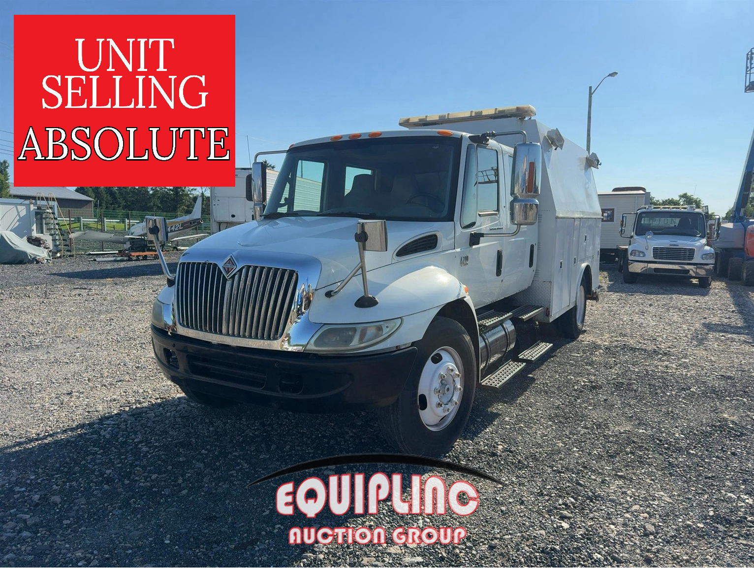 2007 International 4200 4X2 S/A UTILITY TRUCK