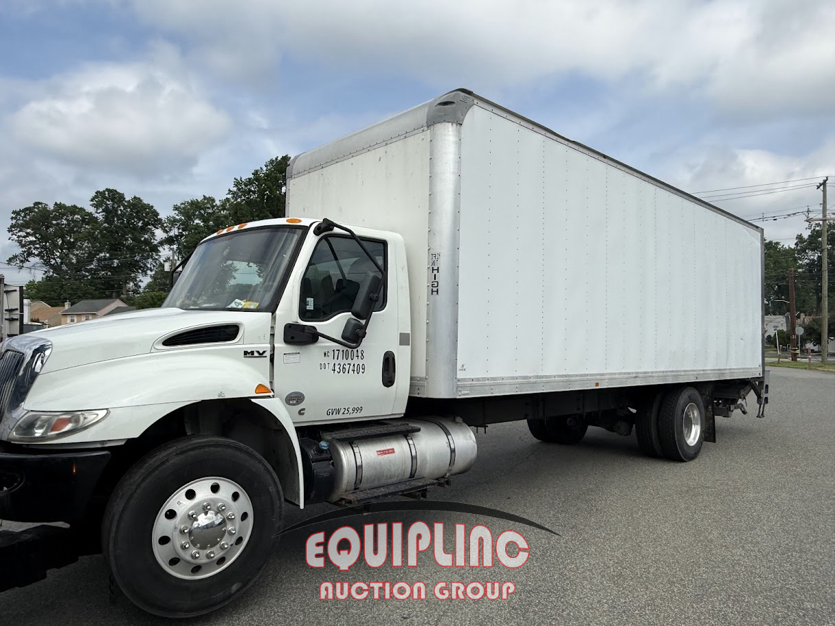 2020 International MV607 4X2 S/A 26FT NON CDL BOX
