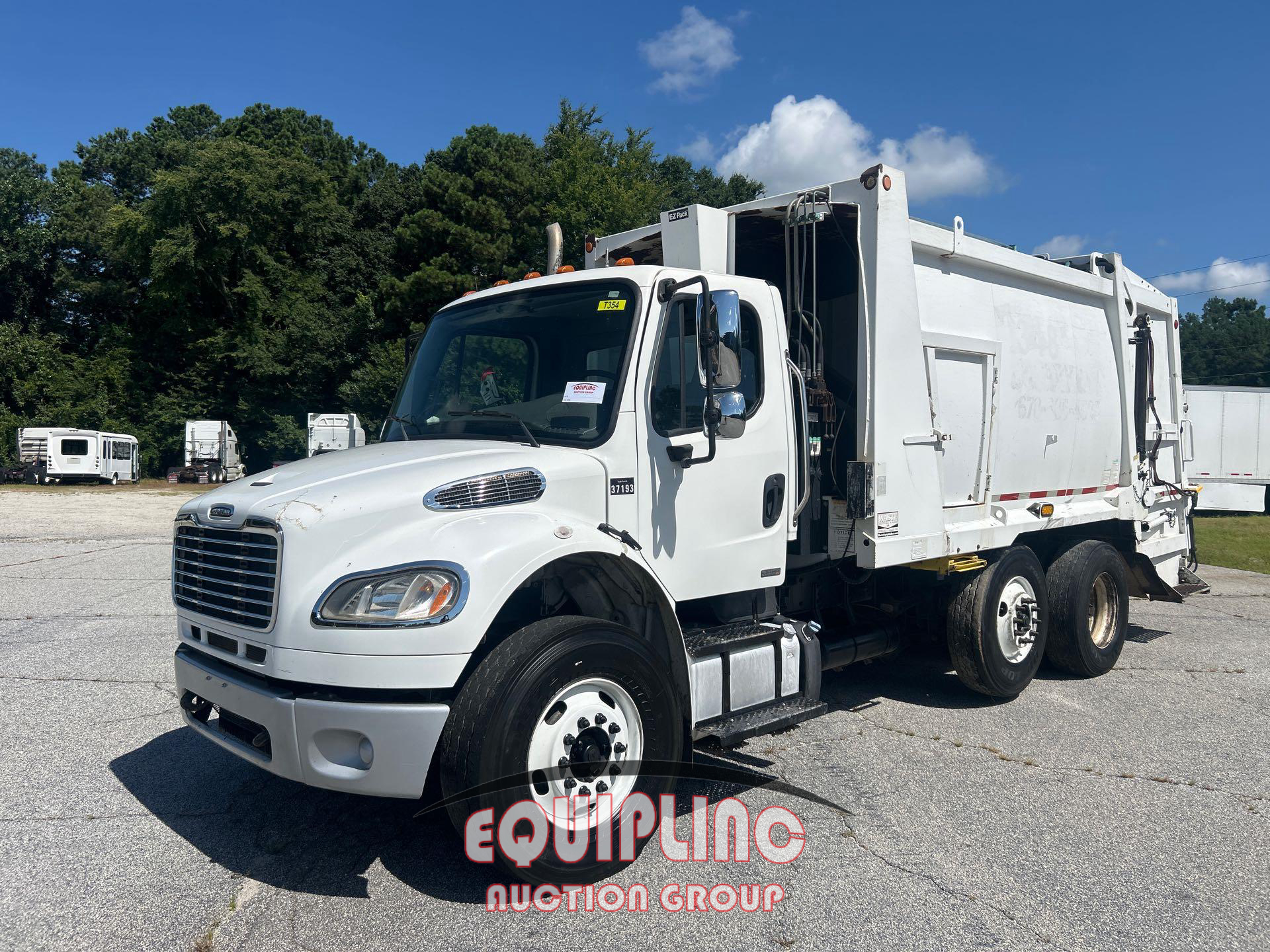 2012 Freightliner M2106 4X2 S/A GARBAGE TRUCK WI