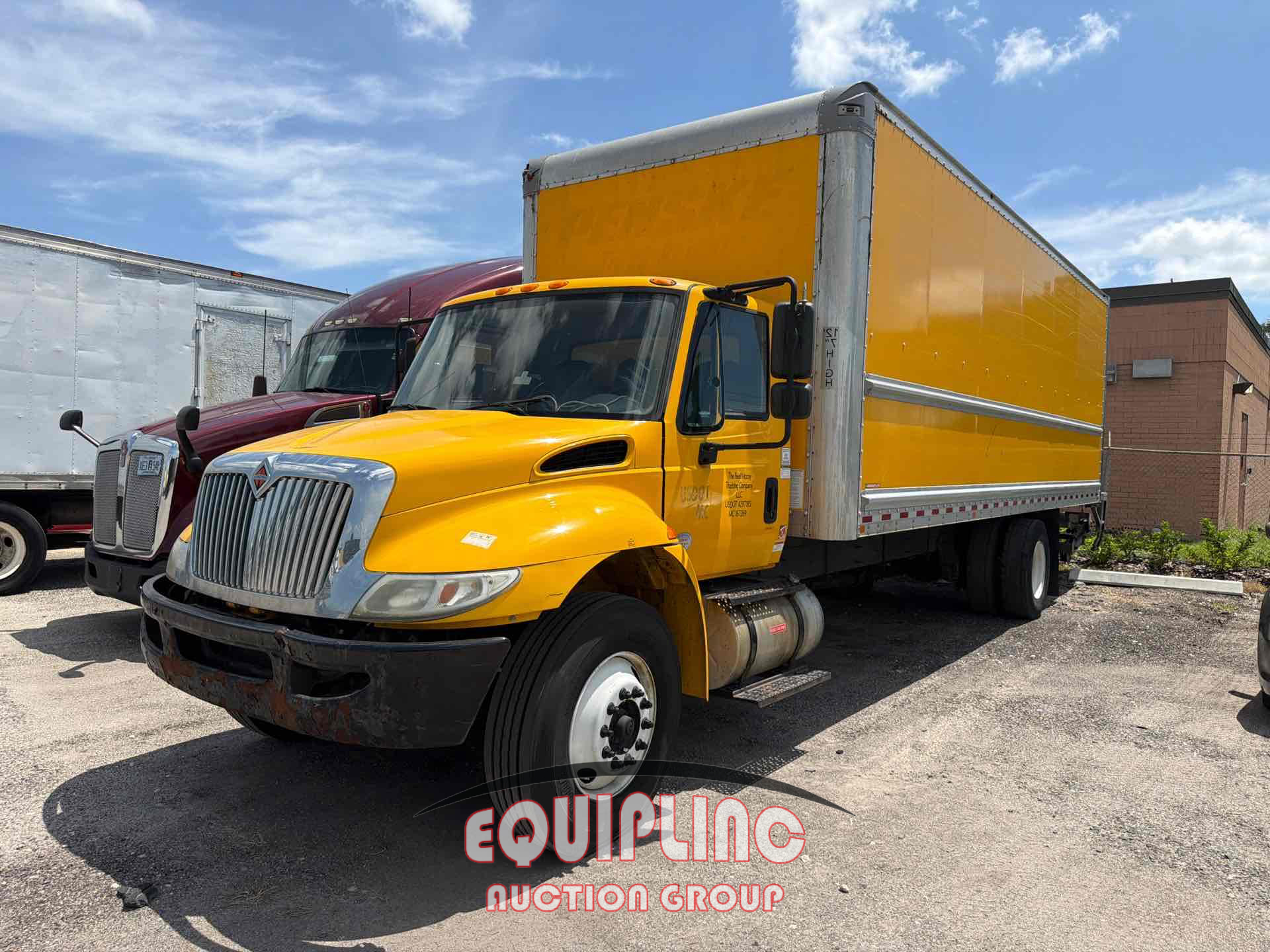 2019 International 4300 4X2 S/A 26FT NON CDL BOX 