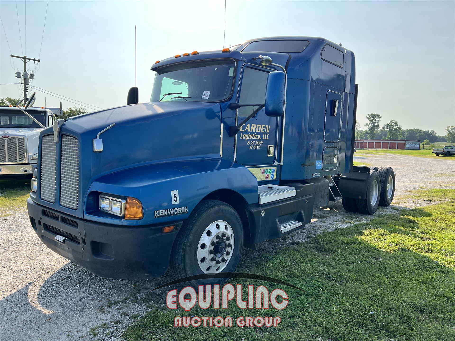 2000 Kenworth T600 6X4 T/A MID ROOF TRUCK TR