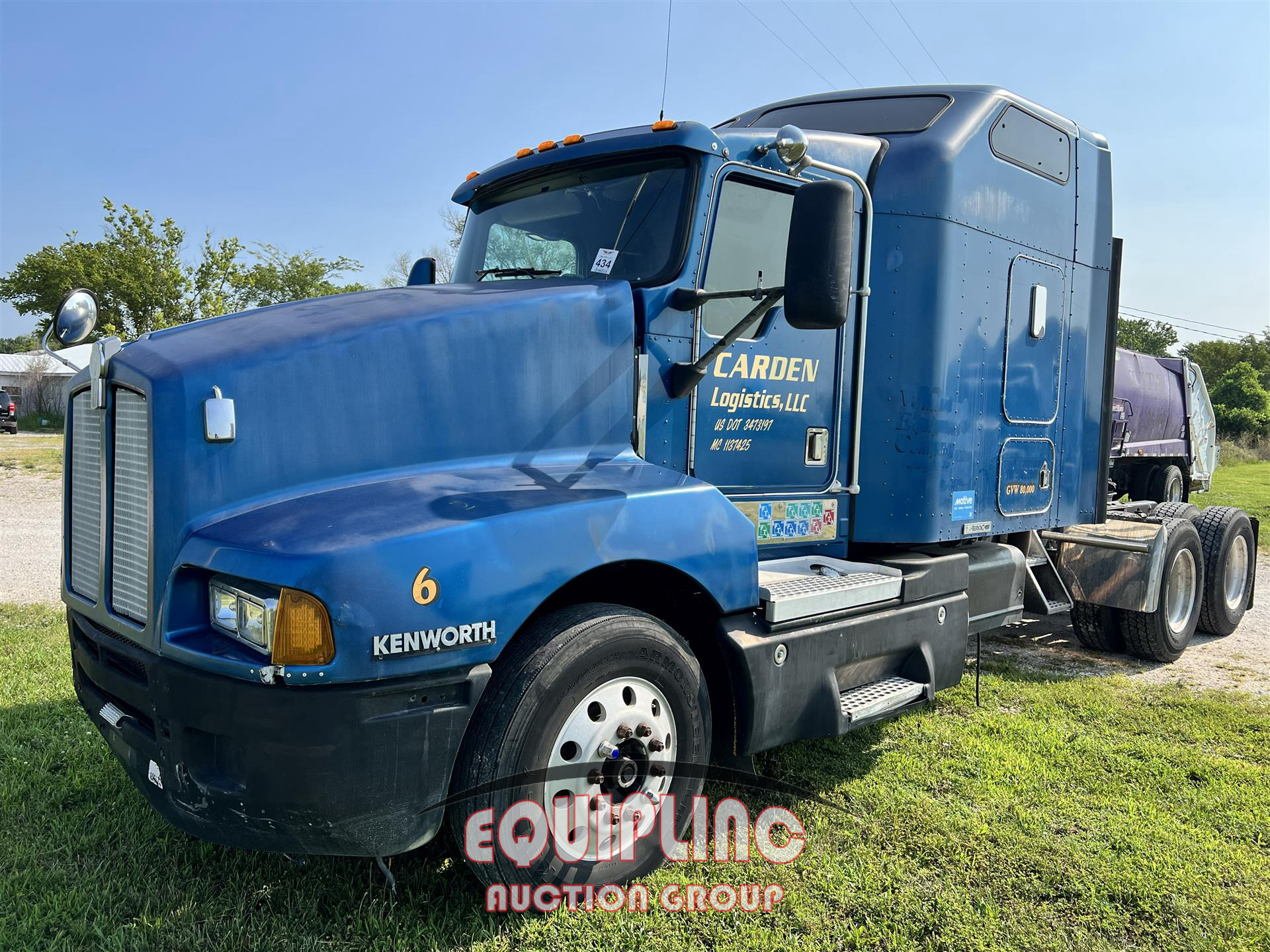 2000 Kenworth T600 6X4 T/A MID ROOF TRUCK TR