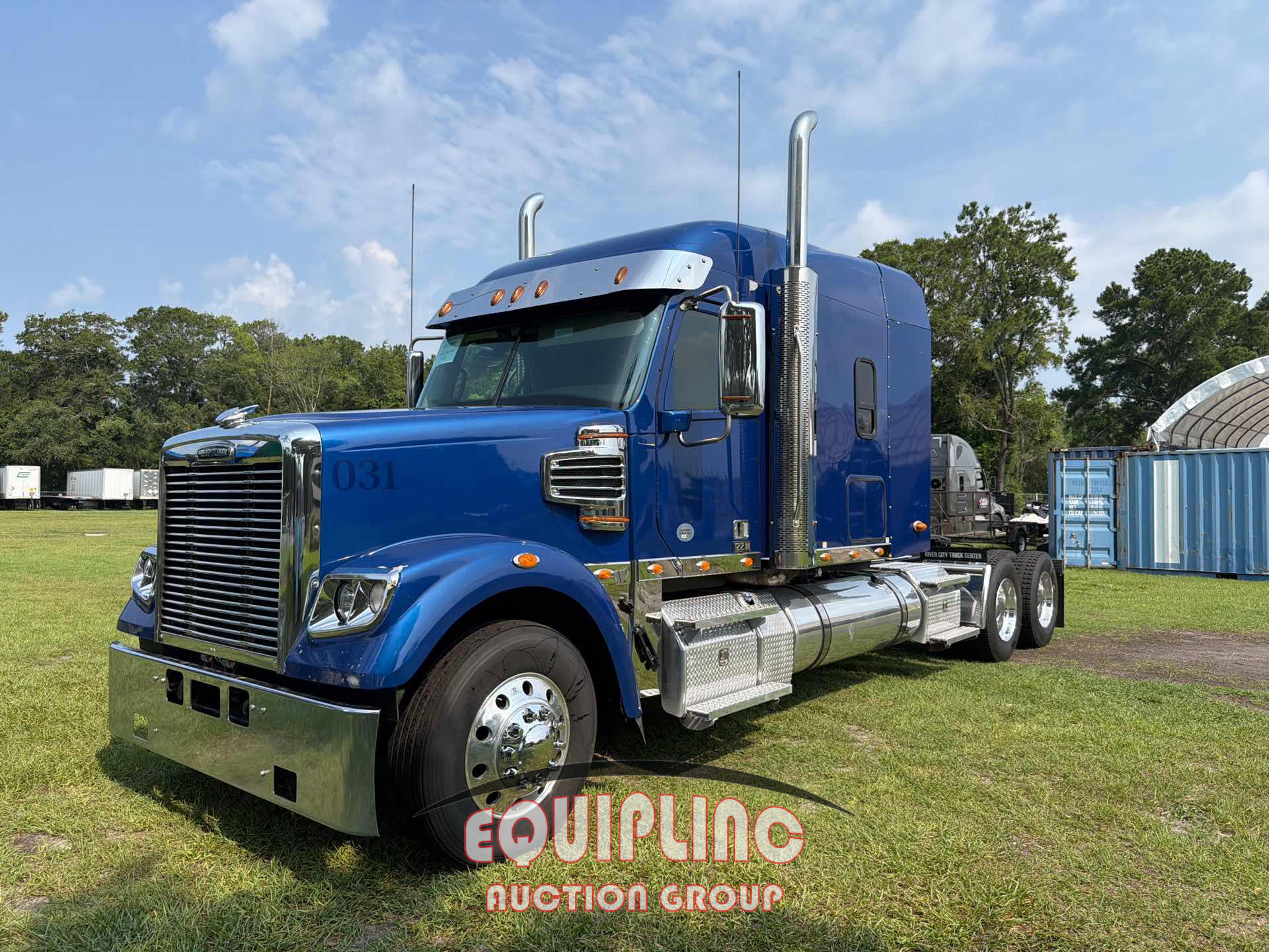 2022 Freightliner SD122