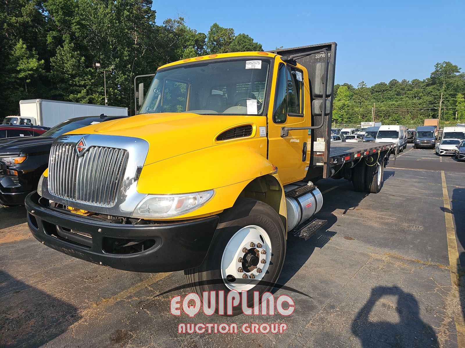 2019 International 4300 4X2 S/A FLATBED