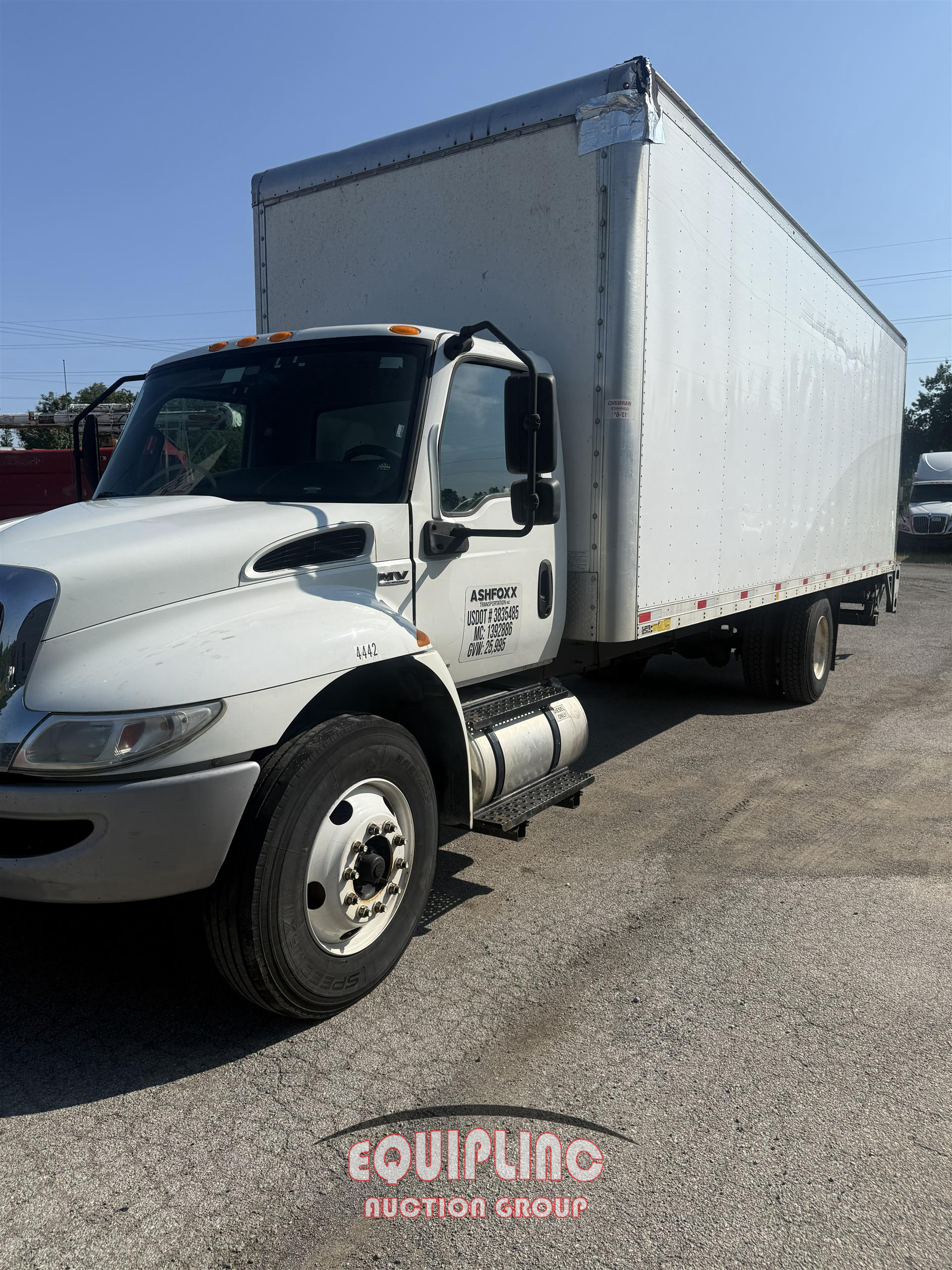 2020 International MV607 4X2 SA 26FT NON CDL BOX 