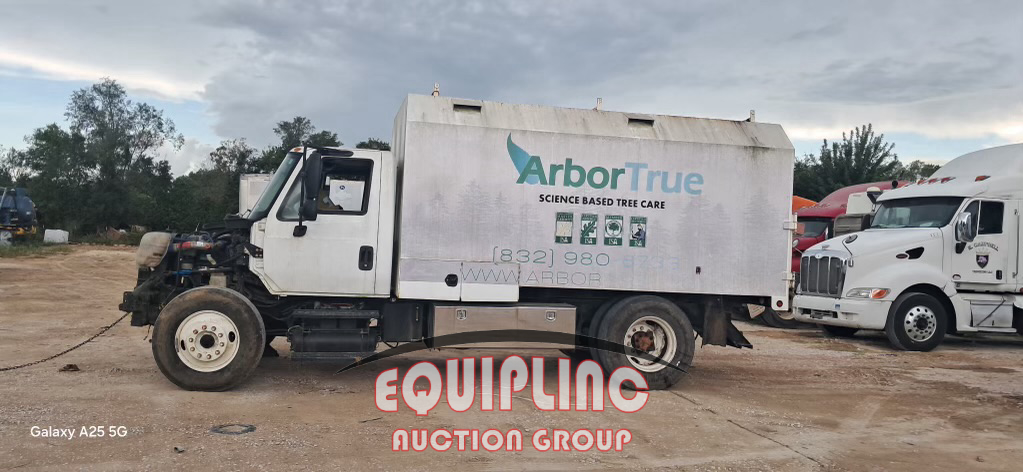 2008 International 4300 4XZ S/A CHIPPER TRUCK