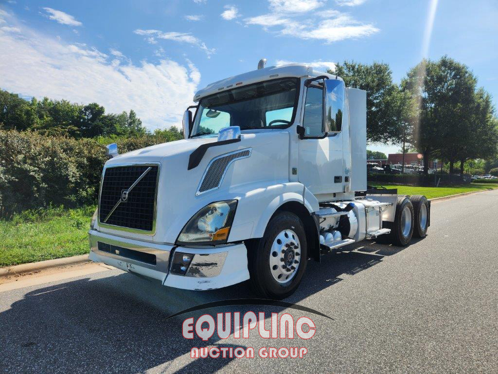 2014 Volvo VNL64T300 6X4 T/A DAY CAB TRUC
